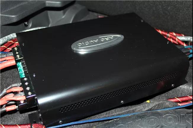 敢和保时捷宝马对飙的小钢炮大众GTI，音响改装起来也是如此拉风！