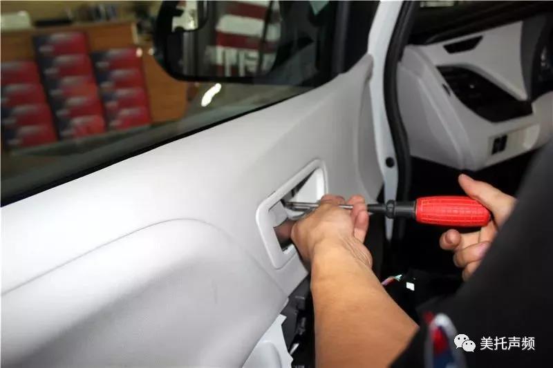 能唱不行，还要会唱-车改坊武汉店为丰田塞纳汽车音响升级德国ETON