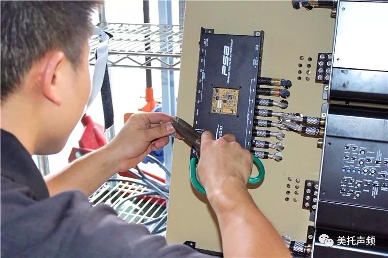 两台PS8，30W重金打造-车改坊武汉店为奥迪Q5音响升级美国Hybrid Audio