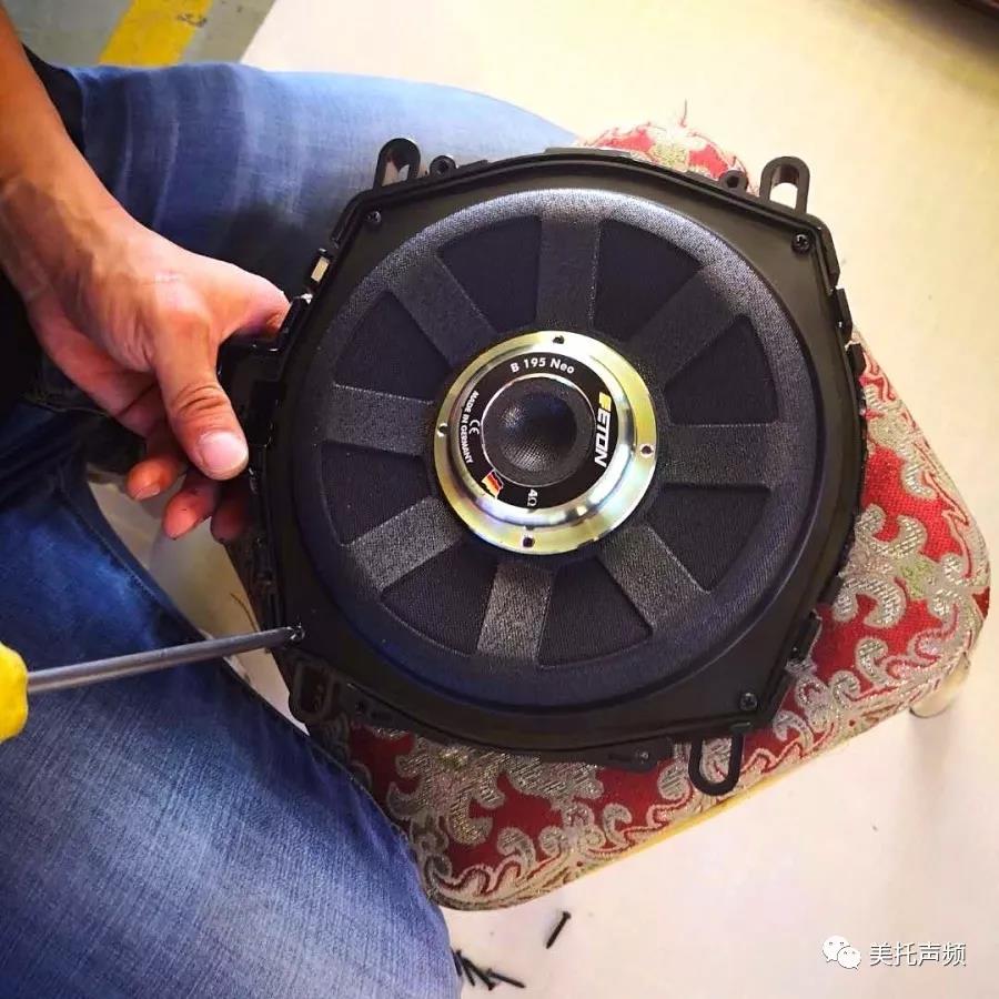 宝马专用，让音乐玩出新感觉-车改坊西宁店为宝马X5汽车音响升级德国ETON