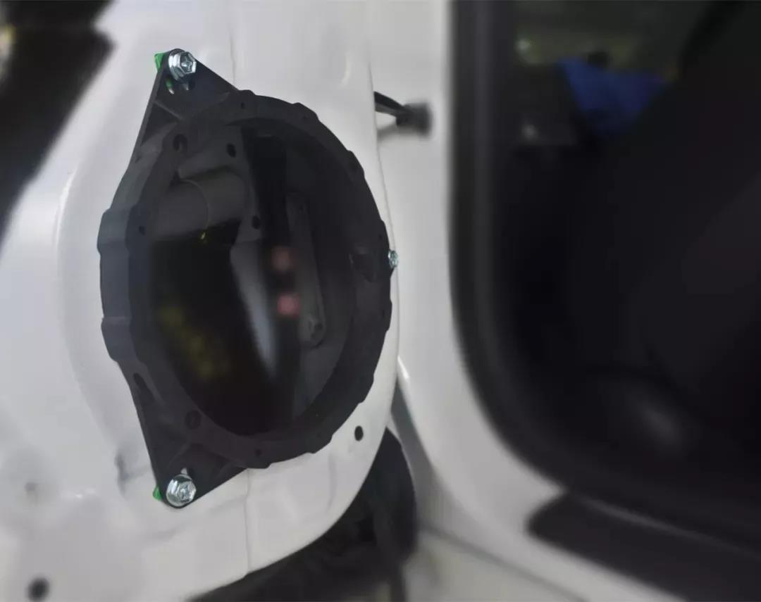 同样的音乐梦-车改坊佛山店为丰田雷凌汽车音响升级德国ETON