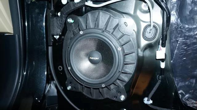 全力开唱-车改坊广州帝锐店汉兰达汽车音响改装德国伊顿RSR160三分频