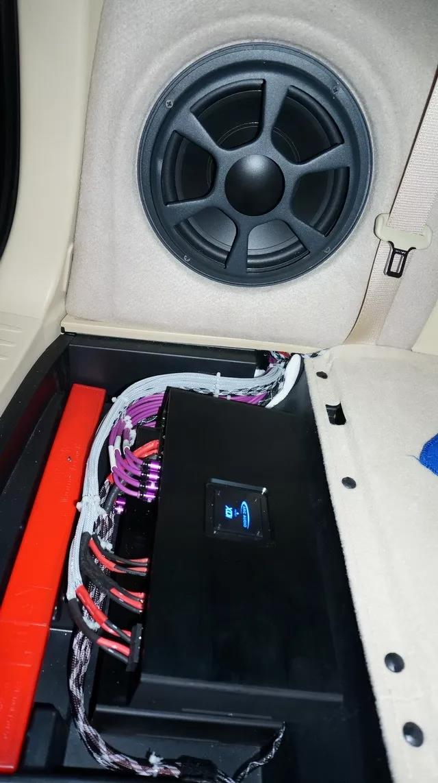 全力开唱-车改坊广州帝锐店汉兰达汽车音响改装德国伊顿RSR160三分频