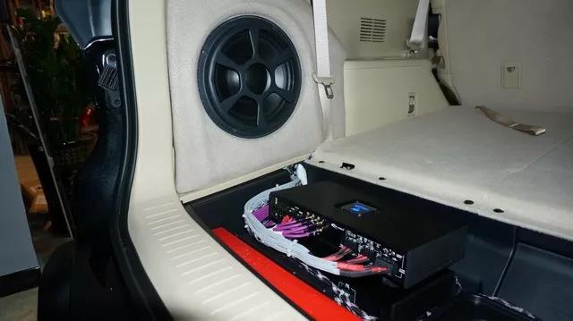 全力开唱-车改坊广州帝锐店汉兰达汽车音响改装德国伊顿RSR160三分频