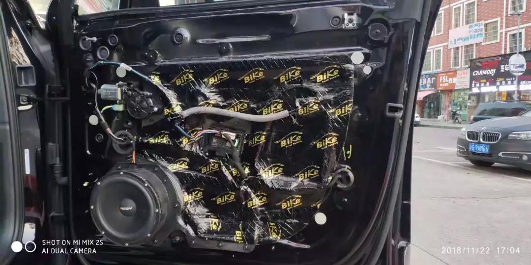 闹哪样！奥迪q7也不满意？-车改坊义乌店奥迪q7汽车音响升级德国ETON