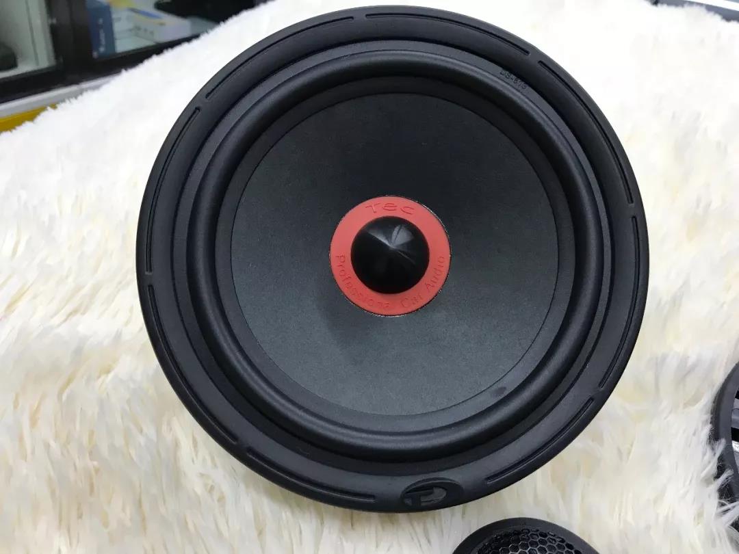 网红级“三好”SUV车主依旧不满？-车改坊重庆店吉利博越汽车音响升级意大利TEC