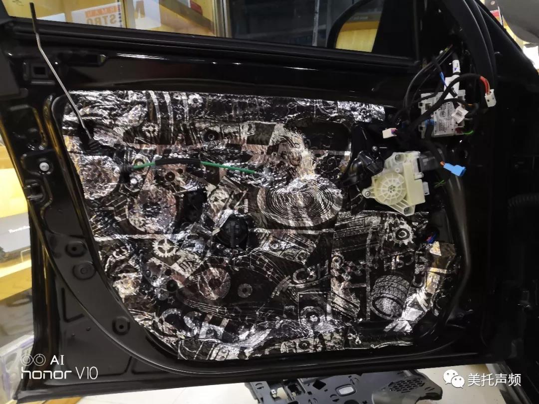 开奔驰，听音就别将就了-车改坊郑州卡卡汽车音响店奔驰E300音响升级德国ETON