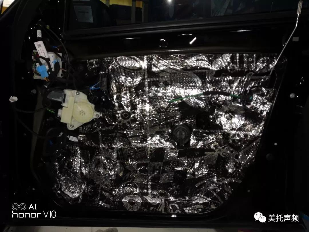 开奔驰，听音就别将就了-车改坊郑州卡卡汽车音响店奔驰E300音响升级德国ETON