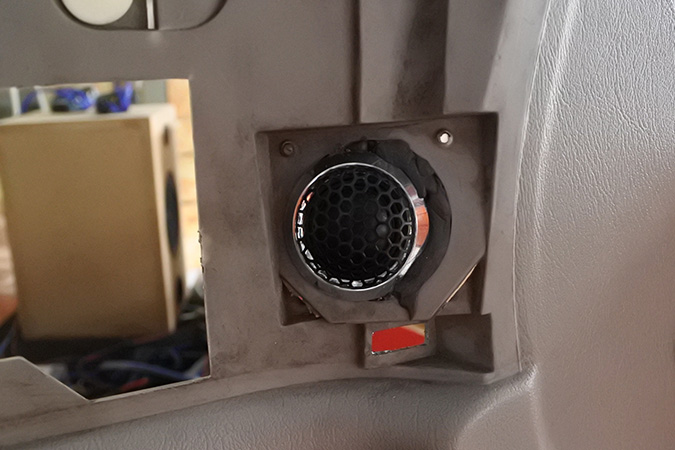 忘年之交 车改坊汽车影音连锁别克君威改装美国