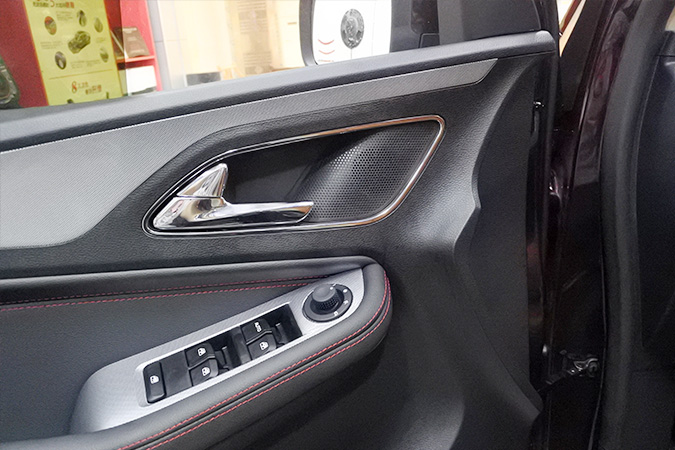 声音很震撼 车改坊汽车影音连锁宝骏560改装TEC、