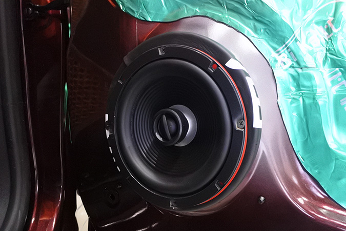 声音很震撼 车改坊汽车影音连锁宝骏560改装TEC、