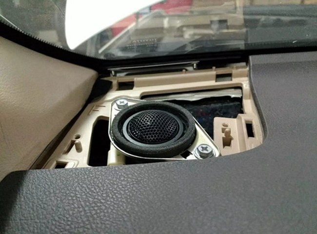 好好照顾 车改坊汽车影音连锁丰田兰德酷路泽改