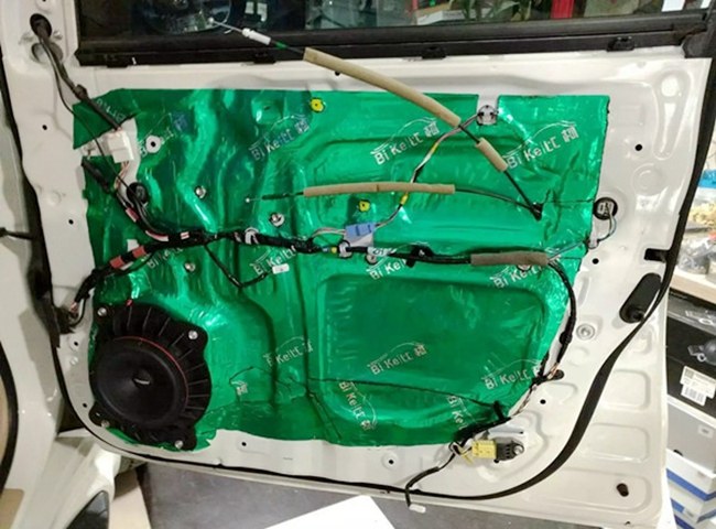 好好照顾 车改坊汽车影音连锁丰田兰德酷路泽改