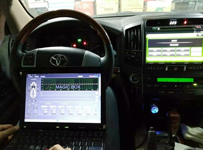 好好照顾 车改坊汽车影音连锁丰田兰德酷路泽改