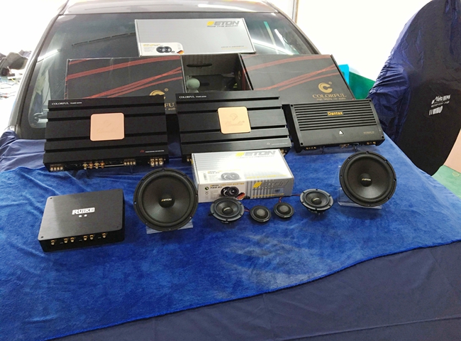 第二恋人 化州车公主丰田锐志改装德国ETON汽车音