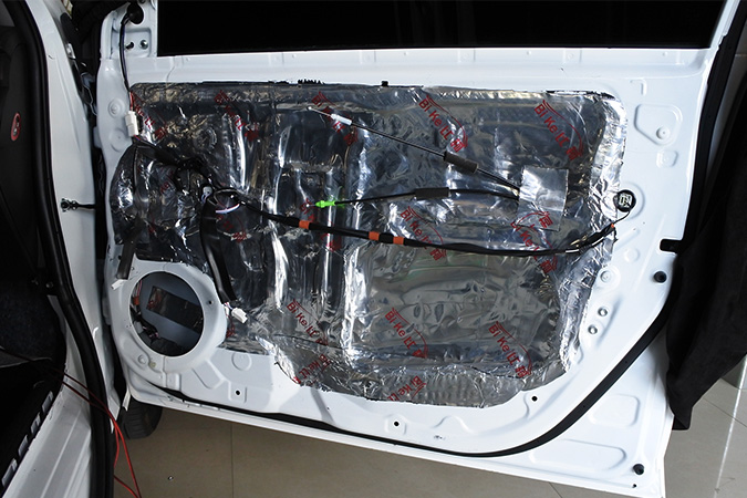 不改怎么行呢？ 车改坊汽车影音连锁丰田威驰改