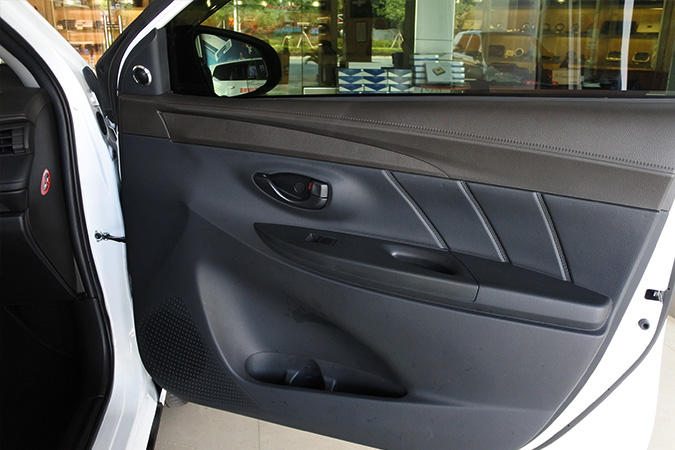 不改怎么行呢？ 车改坊汽车影音连锁丰田威驰改