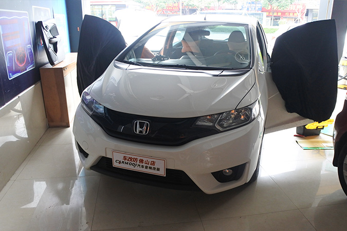 继续普及汽车音响 车改坊汽车影音连锁本田飞度