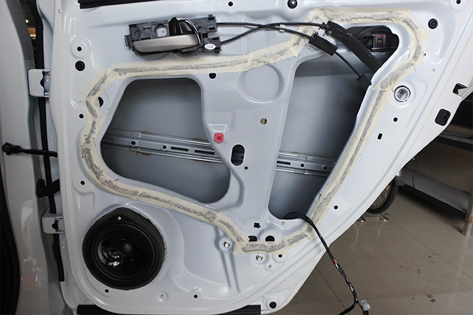 继续普及汽车音响 车改坊汽车影音连锁本田飞度