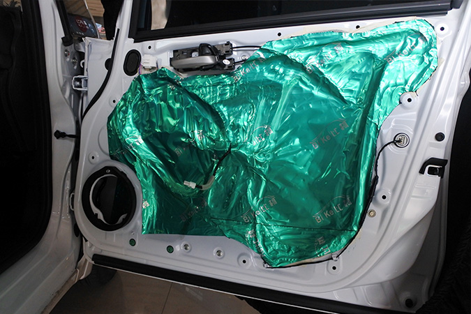 继续普及汽车音响 车改坊汽车影音连锁本田飞度