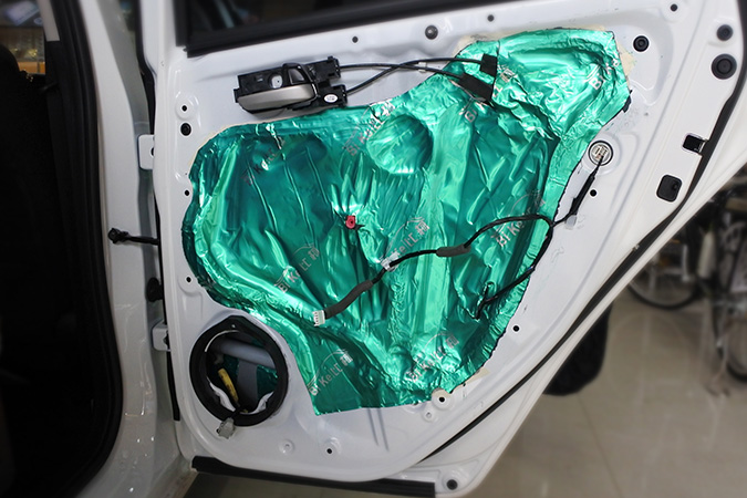 继续普及汽车音响 车改坊汽车影音连锁本田飞度