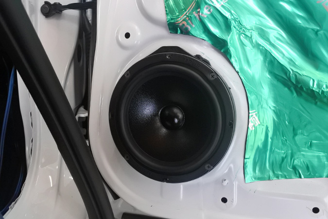 继续普及汽车音响 车改坊汽车影音连锁本田飞度