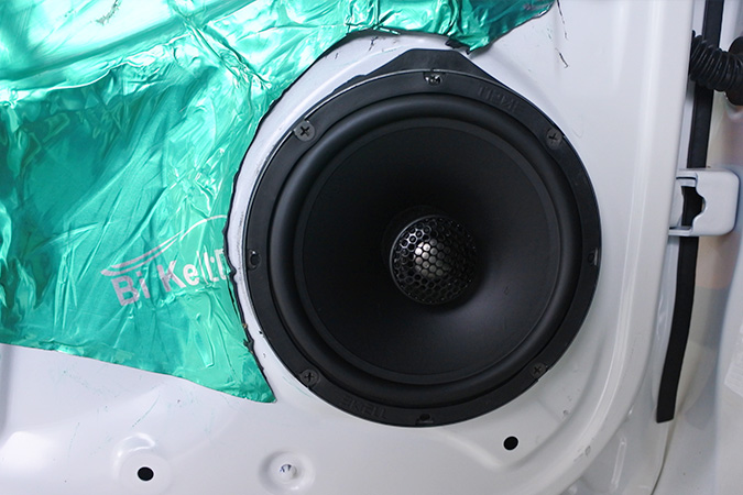 继续普及汽车音响 车改坊汽车影音连锁本田飞度