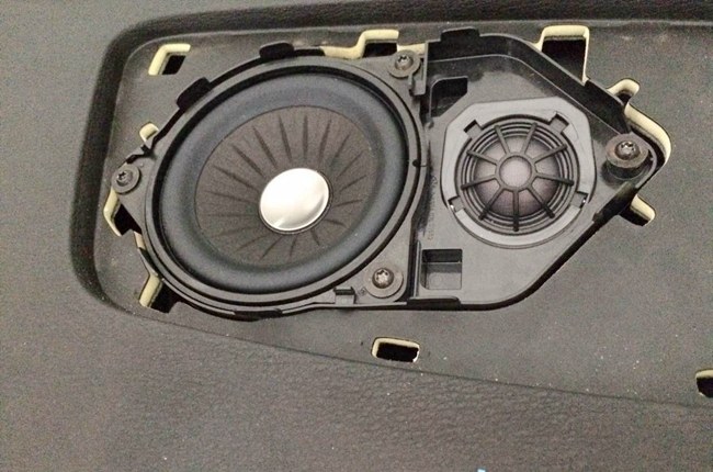 周末小放松 车改坊汽车影音连锁宝马X4无损升级