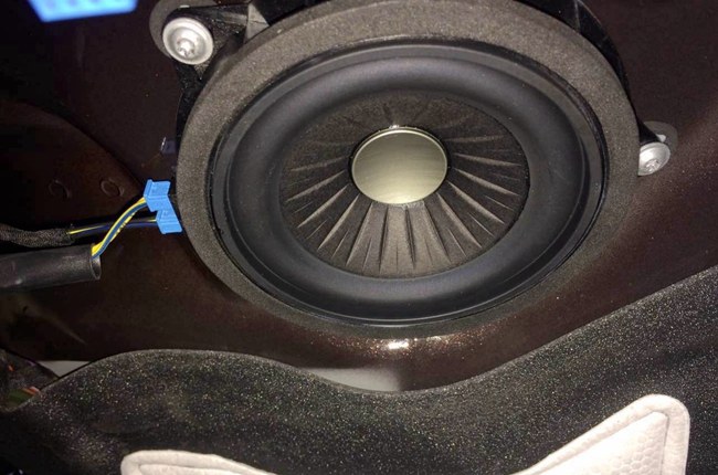 周末小放松 车改坊汽车影音连锁宝马X4无损升级