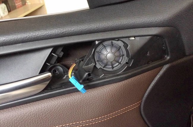 周末小放松 车改坊汽车影音连锁宝马X4无损升级