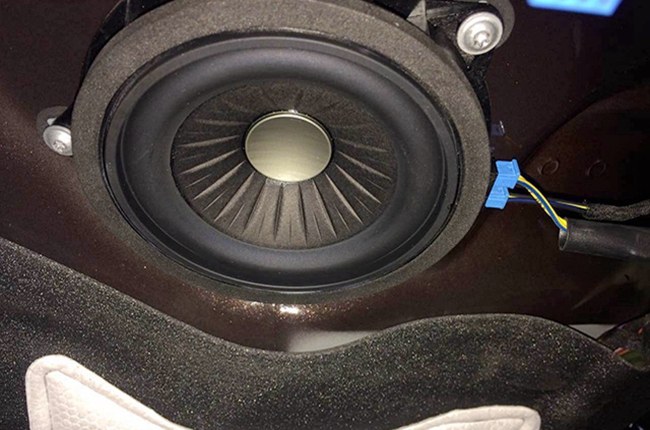 周末小放松 车改坊汽车影音连锁宝马X4无损升级