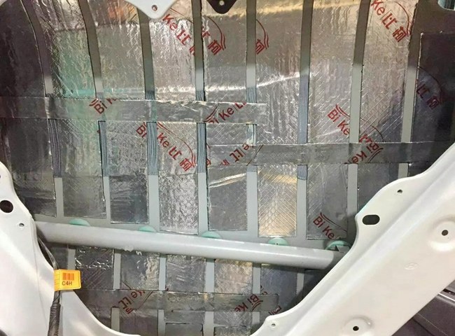 舒心换音响 车改坊汽车影音连锁大众迈腾改装