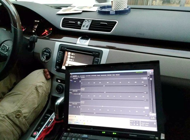 舒心换音响 车改坊汽车影音连锁大众迈腾改装