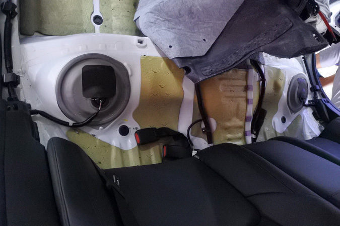 全面升级 车改坊汽车影音连锁丰田皇冠改装ETO