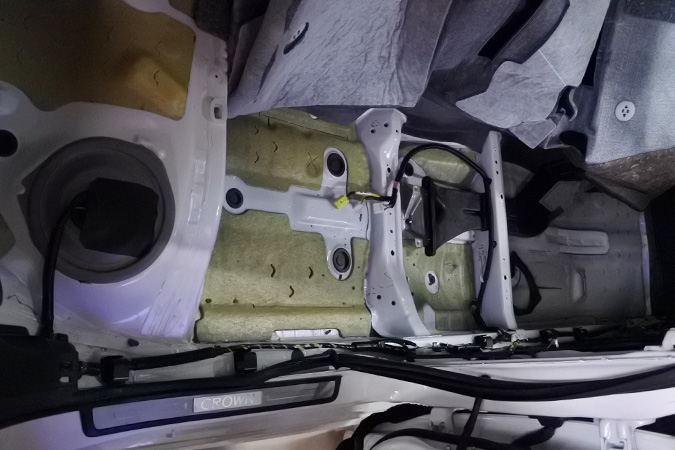 全面升级 车改坊汽车影音连锁丰田皇冠改装ETO