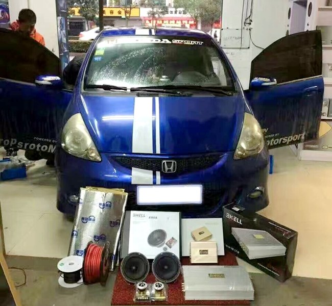 你选对改装店了吗？ 太杰音响本田飞度改装霸克