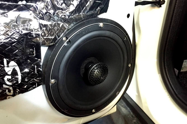 听音利器 车改坊汽车影音连锁铃木维特拉改装