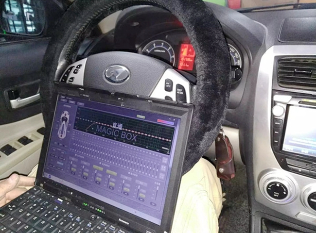 原车音响跟不上节奏？ 车改坊汽车影音连锁奔腾