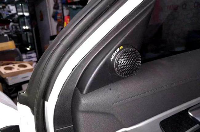 圆梦好音响 车改坊汽车影音连锁吉利博越改装