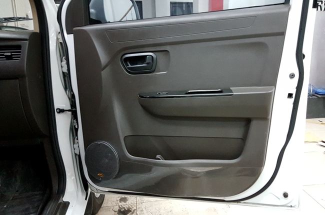 戎马一生此时乐 车改坊汽车影音连锁五菱宏光改