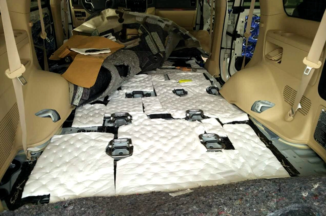 保持清醒 车改坊汽车影音连锁丰田霸道改装美国