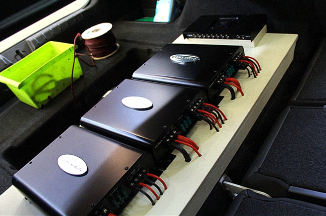 豪情万丈 武汉歌德宝马3系改装ETON和ARC音响