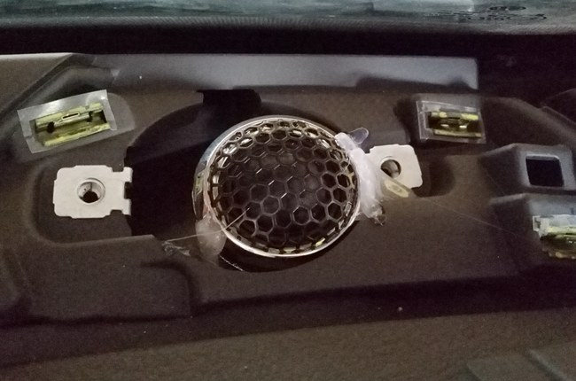 幸好有音乐的陪伴 车改坊汽车影音连锁大众帕萨