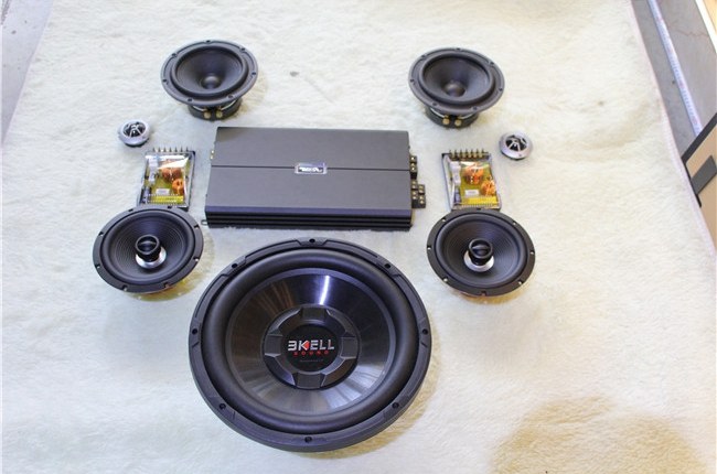 音乐海洋 武汉歌德起亚K5改装霸克和斯派朗音响
