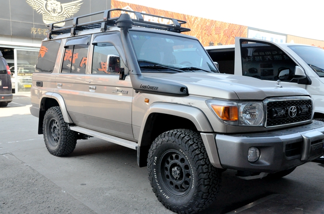 给它点颜色看看 北京集结车尚丰田LC76改装TEC和