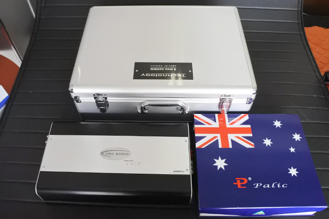 又见“手提箱” 车改坊汽车影音连锁奥迪A6L改装