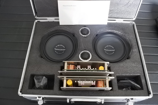 又见“手提箱” 车改坊汽车影音连锁奥迪A6L改装