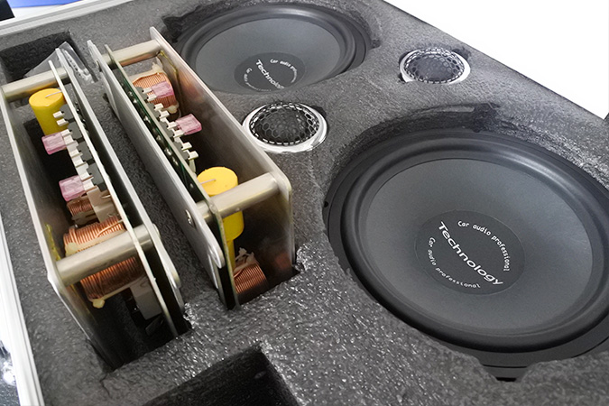 又见“手提箱” 车改坊汽车影音连锁奥迪A6L改装