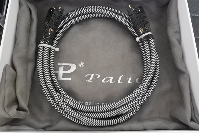 又见“手提箱” 车改坊汽车影音连锁奥迪A6L改装