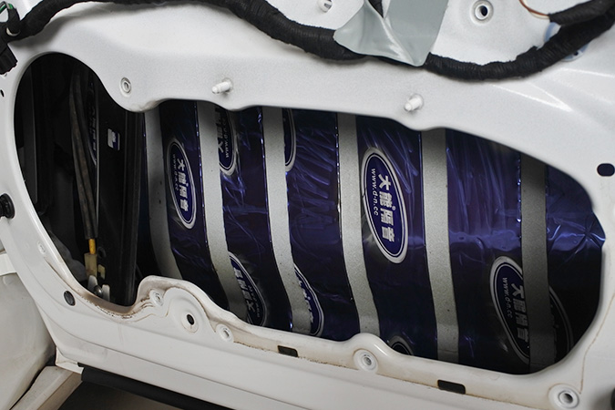 又见“手提箱” 车改坊汽车影音连锁奥迪A6L改装